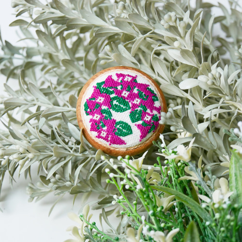 ひまわり刺繍☆2.7センチくるみボタンヘアゴム2点 リボン刺繍でワンランク上の演出！ひまわり柄くるみボタンヘアゴムを作