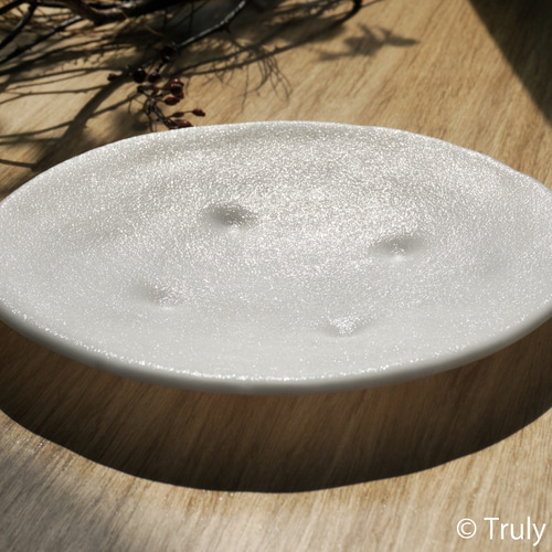 白色ガラスの大皿 -「 KAZEの肌 」○ 24cm・絹目調 大皿 Truly