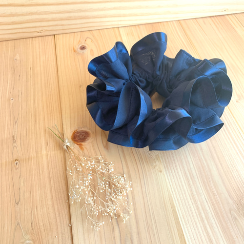 ゴム替え可能 ボリュームたっぷり 華やか ダブルフリルシュシュ サテン