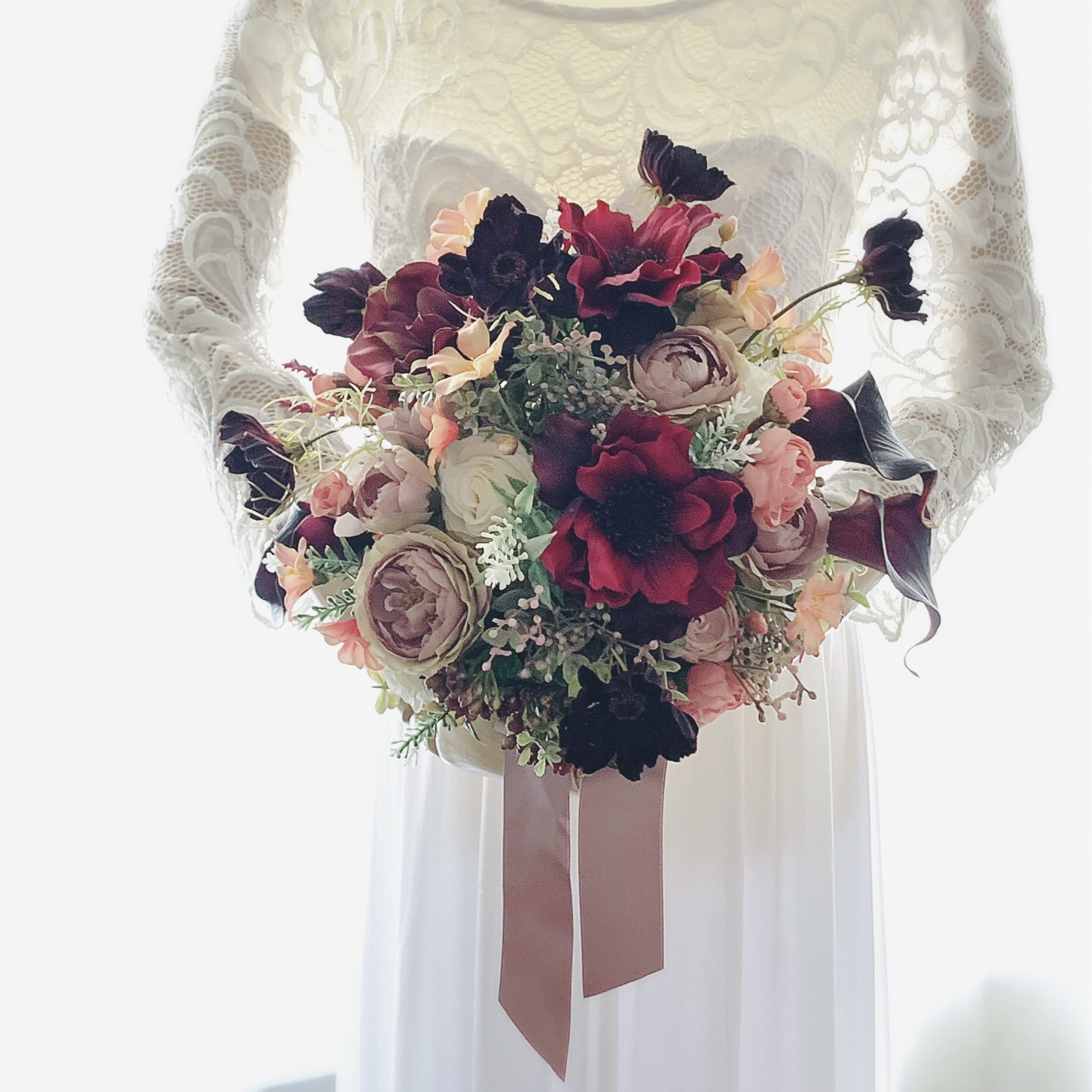 コスモスブーケ　ウェディングブーケ　造花　秋ブーケ  チョコレートコスモス　薔薇　ワインレッド　ボルドー　ブートニア付き