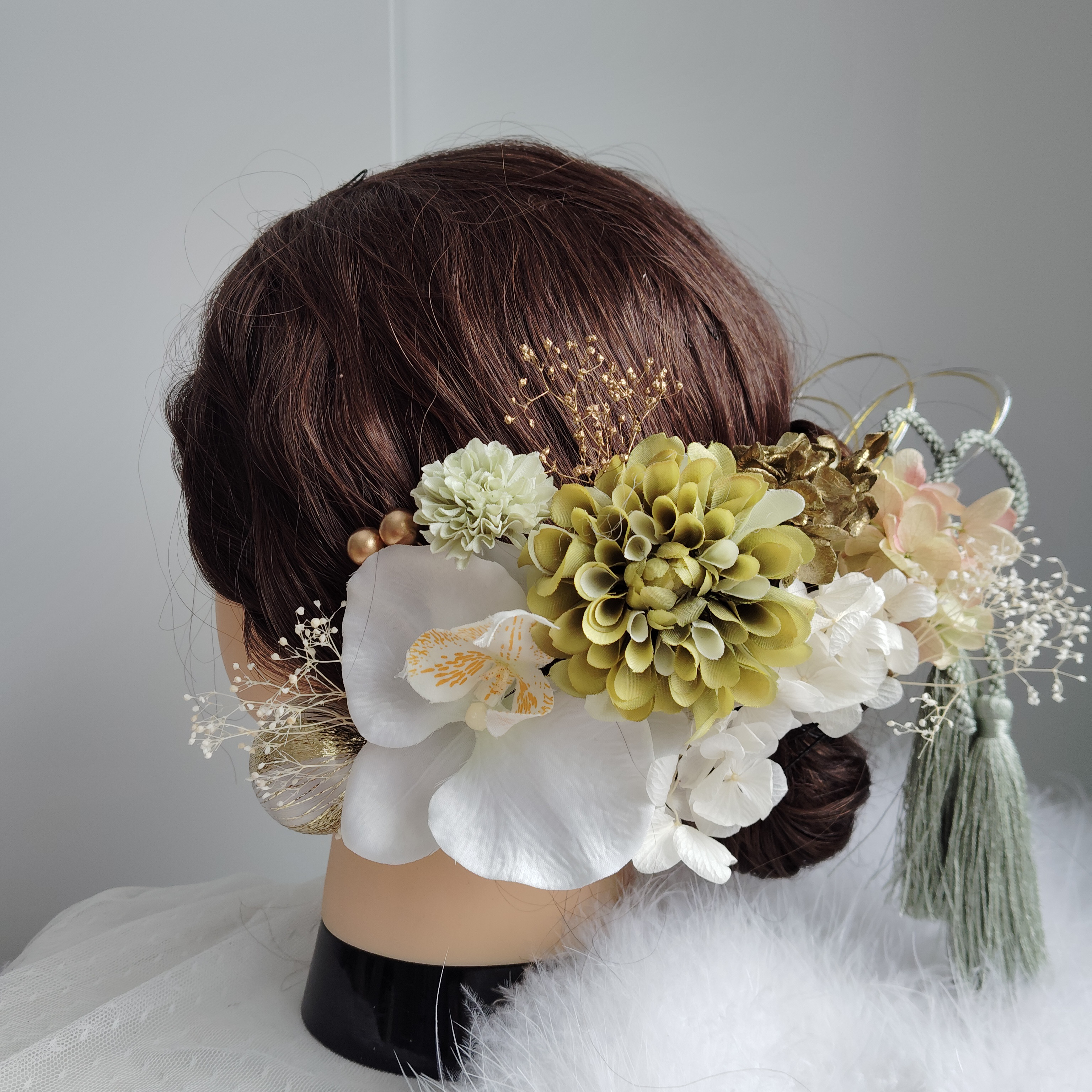 花舞＿胡蝶蘭と若草色の髪飾り　 成人式　水引 　卒業式 　袴　 和装ヘア 　結婚式　和装　白無垢　振袖　 くすみ緑