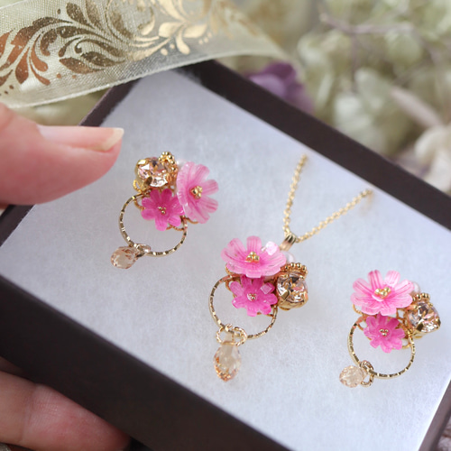 秋の花、コスモス＊揺れるbijouピアス／イヤリング イヤリング