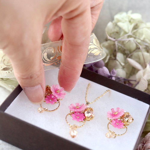 秋の花、コスモス＊揺れるbijouピアス／イヤリング イヤリング