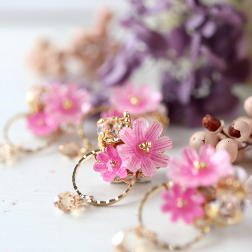 秋の花、コスモス＊揺れるbijouピアス／イヤリング イヤリング