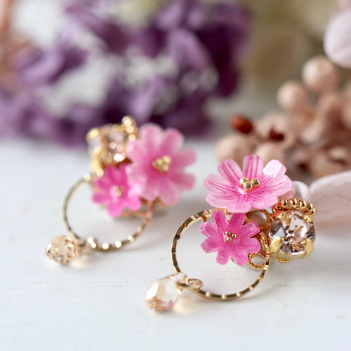 秋の花、コスモス＊揺れるbijouピアス／イヤリング イヤリング