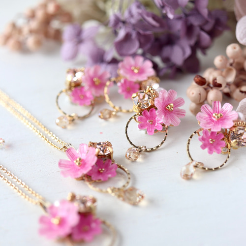 秋の花、コスモス＊揺れるbijouピアス／イヤリング イヤリング