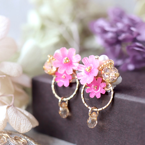 【新品・未使用】Sézane セザンヌ フラワー型ピアス ピンク 秋の花、コスモス＊揺れるbijouピアス／イヤリング イヤリング