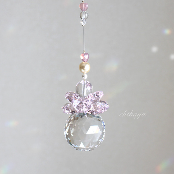 Swarovski クリスタル 30mmボール 小さなpink heart のLOVE（初恋）サンキャッチャー 2枚目の画像