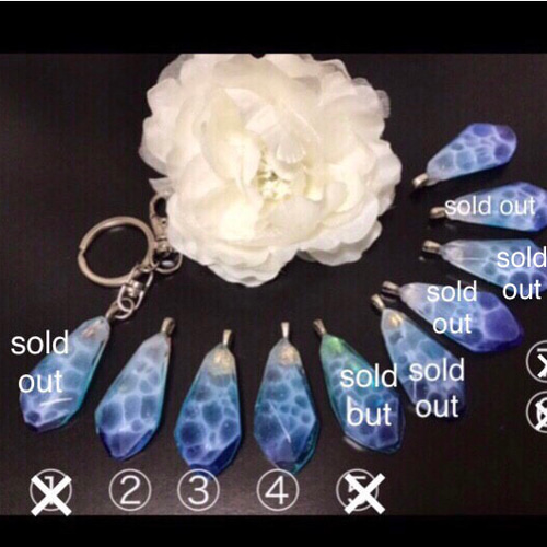 潮彩の宝石】ネックレス トップ 海 波 水面 透明 キレイ 青 緑