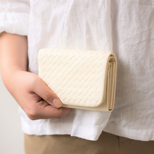 刻印可】シープレザーを使用したメッシュ仕立てのミドルウォレット