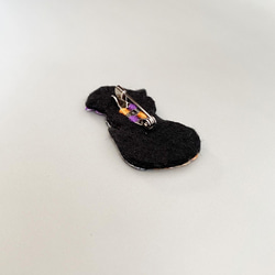 ハロウィン・黒猫と魔女の帽子のジャックオランタン手刺繍ブローチ 4枚目の画像