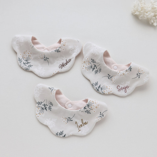 レースフラワー グレージュ スタイ 刺繍 名入れ ୨୧ (小さめ） スタイ