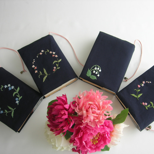 手刺繍 聖書カバー 讃美歌カバー こどもさんびか 文庫本 濃紺