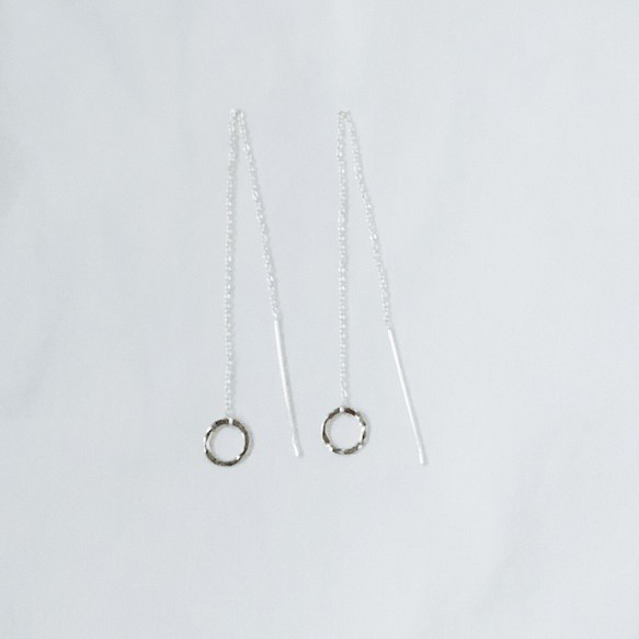送料無料【SV925】銀月ロングチェーンピアス／槌目／mini　シルバー  華奢　シンプル