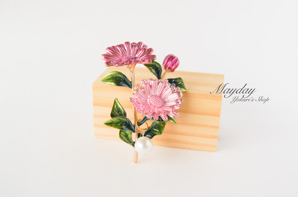 『優雅なブローチシリーズ〜可愛いマーガレットのブローチ』 1枚目の画像