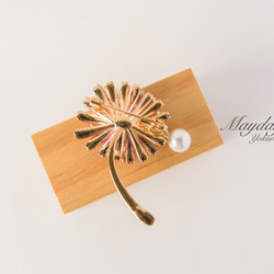 『優雅なブローチシリーズ〜一輪のコスモス(秋桜)・マーガレットのブローチ』 8枚目の画像