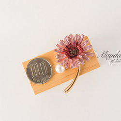 『優雅なブローチシリーズ〜一輪のコスモス(秋桜)・マーガレットのブローチ』 7枚目の画像