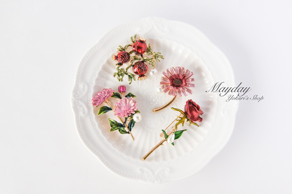 『優雅なブローチシリーズ〜一輪のコスモス(秋桜)・マーガレットのブローチ』 9枚目の画像