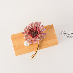 『優雅なブローチシリーズ〜一輪のコスモス(秋桜)・マーガレットのブローチ』 6枚目の画像