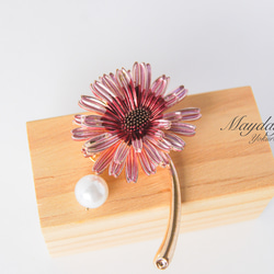 『優雅なブローチシリーズ〜一輪のコスモス(秋桜)・マーガレットのブローチ』 5枚目の画像
