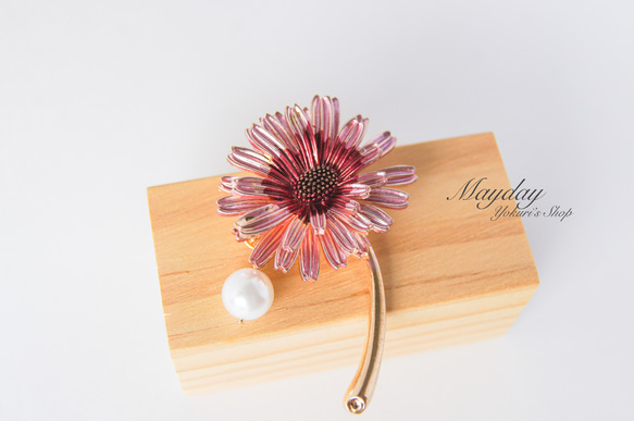 『優雅なブローチシリーズ〜一輪のコスモス(秋桜)・マーガレットのブローチ』 5枚目の画像