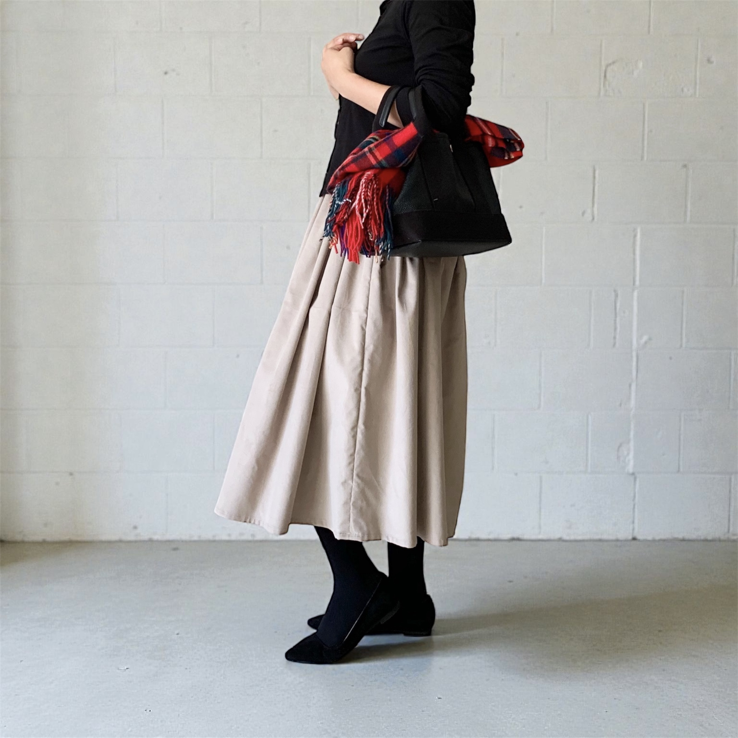 綺麗な発色♪柔らか上質コーデュロイのギャザースカート グレージュ