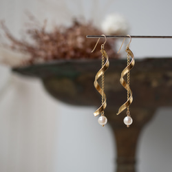 [轉載] Twist 淡水珍珠和復古黃銅零件 14kgf 耳環 第5張的照片