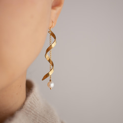 [轉載] Twist 淡水珍珠和復古黃銅零件 14kgf 耳環 第4張的照片