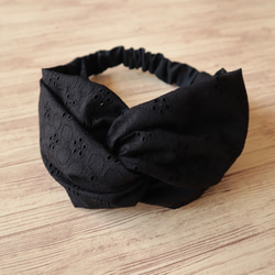 蕾絲頭巾 (Petit Ronde Black) 第1張的照片