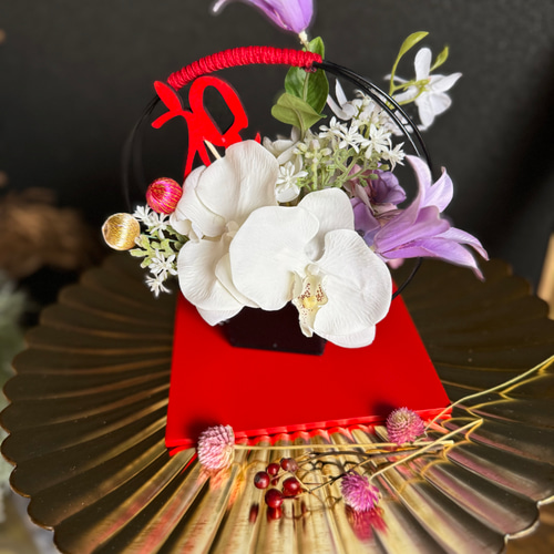 【美品】蘭のアレンジメントアートフラワー お祝い】白胡蝶蘭フラワーアレンジメント•*・送料無料 アートフラワー