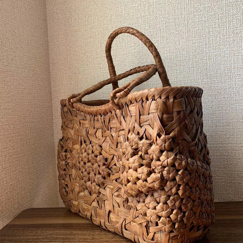 山葡萄　山葡萄かごバッグ　手作り　山葡萄籠バッグ　乱れ編み、花編み　内布あり 山葡萄 山葡萄籠バッグ 手作り 山葡萄かごバッグ 内布あり 乱れ