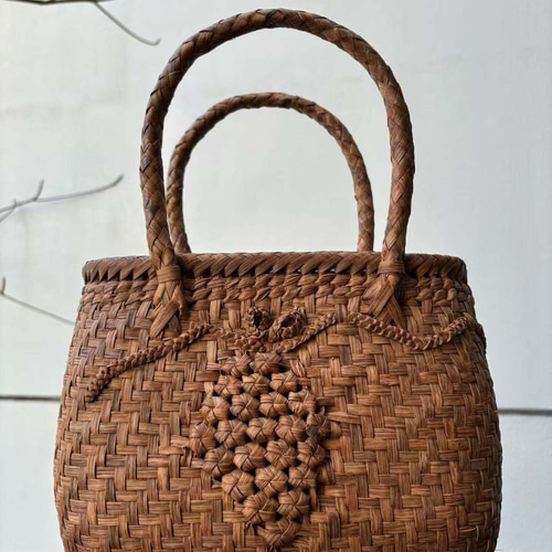 山葡萄籠バッグ　手作り　山葡萄かごバッグ　網代編み　細ひご　一番皮　内布あり 山葡萄かごバッグ 手作り 山葡萄籠バッグ 網代編み・花編み 内布あり