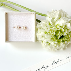 ピアス☆ロシア産フェナカイト（3mm）14kgf ピアス（スタッド
