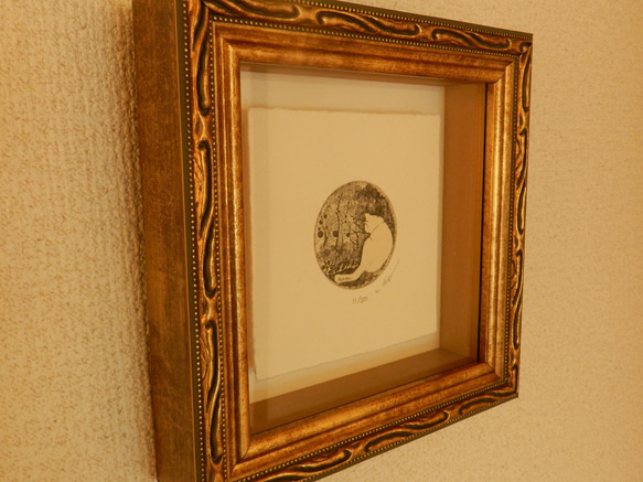 【猫と梅】　蔵書票　銅版画額装 1枚目の画像