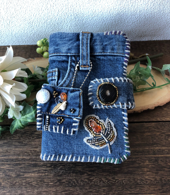 ビンテージデニムのリメイク・手帳型スマホケース ／ビーズ刺繍 
