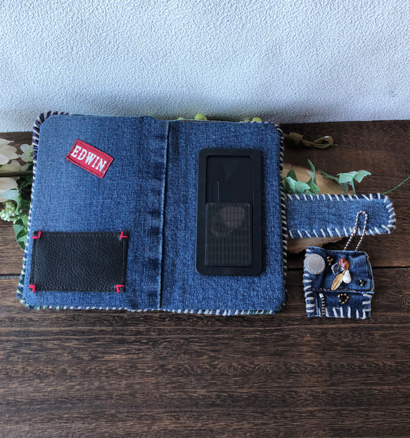 ビンテージデニムのリメイク・手帳型スマホケース ／ビーズ刺繍・天然石・水牛の角/一点物・オンリーワン・メンズライク 4枚目の画像