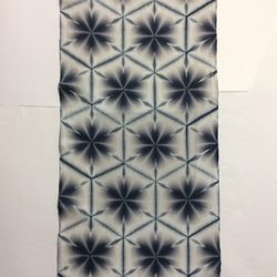 雪花絞り木綿反物 ナデシコの花  スレン染料黒  未仕立て 3枚目の画像