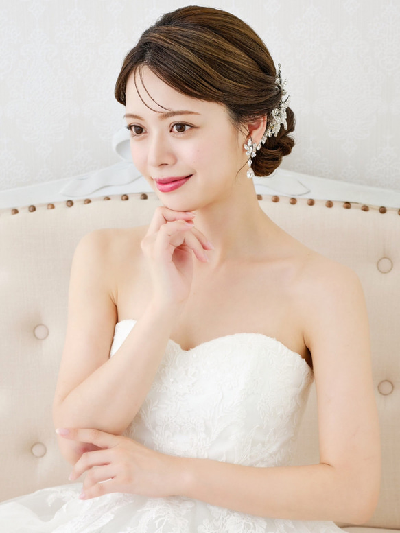 ウェディングイヤリング　ピアス　ブライダルイヤリング　ビジュー　花　クリスタル　小枝　結婚式　披露宴　前撮り　LE01 4枚目の画像