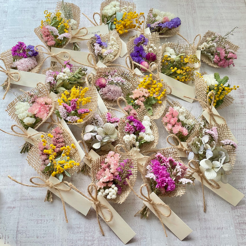 ウェディング】プチギフトなドライフラワーの花束席札＊フォント