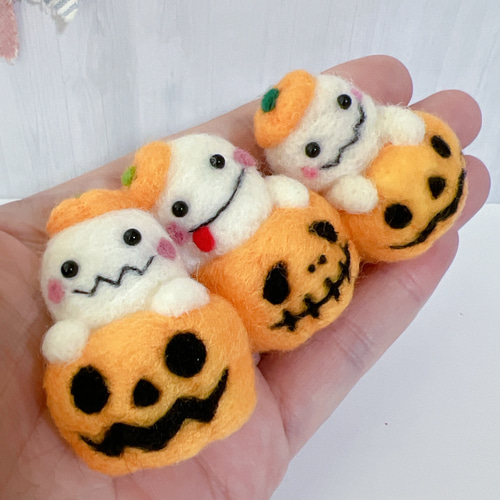 受注制作(ハロウィン)オバケinおばけカボチャ① 羊毛フェルト アトリエ