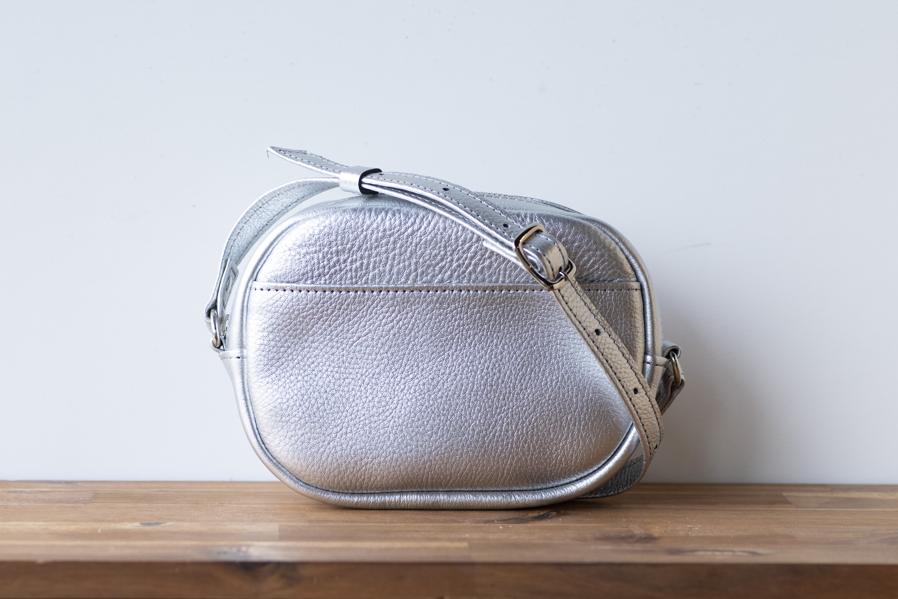 スモール シルバー ショルダーバッグ ANTEPRIMA