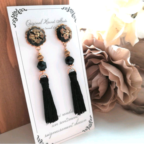 レジンカボションと黒タッセルの大人ピアス ピアス（その他