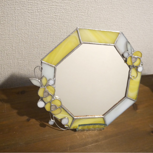 ✴︎:.。清楚な白と蘭の花のステンドグラスの八角形の鏡 　限定品♪ ✴︎:.｡再販♪ 黄色の八角形の鏡♪白いお花モチーフ♪ (20size/max22