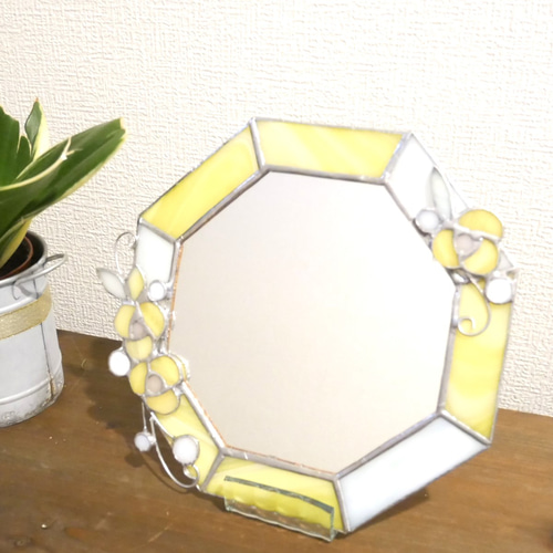 ✴︎:.。清楚な白と蘭の花のステンドグラスの八角形の鏡 　限定品♪ ︎:.。清楚な白と蘭の花のステンドグラスの八角形の鏡