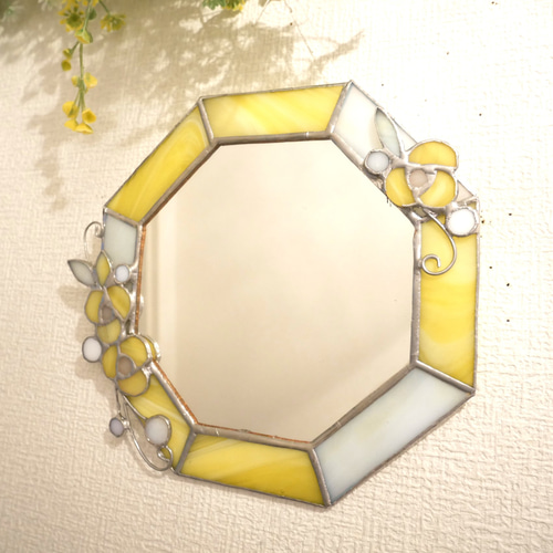 ✴︎:.。 黄色の八角形の鏡♪　(size20㎝/max22㎝）　ステンドグラス ✴︎:.。 黄色の八角形の鏡♪ (size20㎝/max22㎝） ステンドグラス