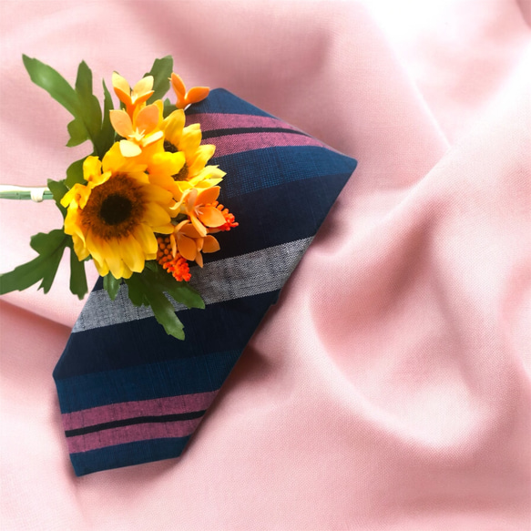 福島会津木綿ネクタイ　青にピンク色太縞 1枚目の画像