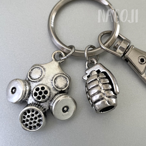 ミリタリーキーリング 防毒面と手榴弾 キーホルダー／バッグチャーム