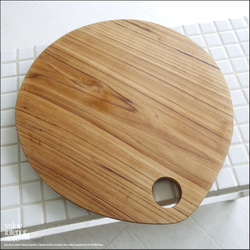 チーク無垢材 カッティングボード楕円 まな板 キッチン用品 一枚板 調理用 調理用品 無垢材まな板 天然オイル仕上 1枚目の画像
