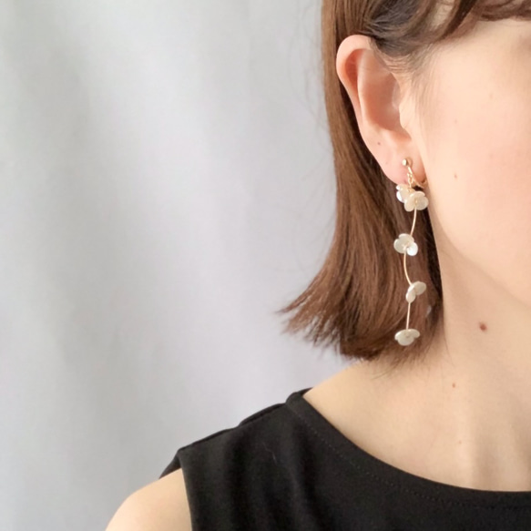 Blooming Pearl Flower 3Petal Pierced Earrings 5枚目の画像