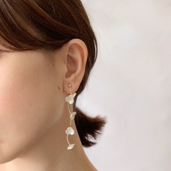 Blooming Pearl Flower 3Petal Pierced Earrings 4枚目の画像